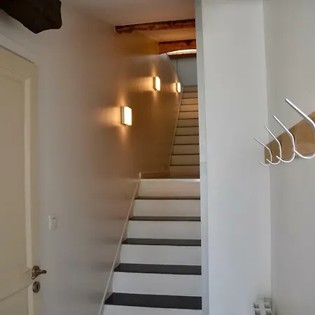 Modern Studio In Centre *
